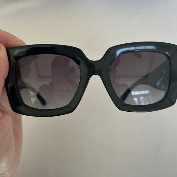 Chanel | Women’s Black Sunglasses – Excellent Condition - Picture 7 of 11